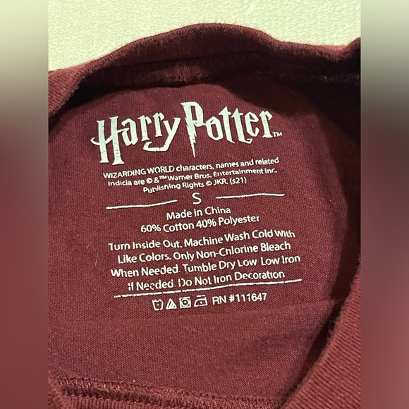 Harry Potter Unisex Hogwarts Crest Logo Alumni Adult T-Shirt Tee Size Small - Picture 5 of 6